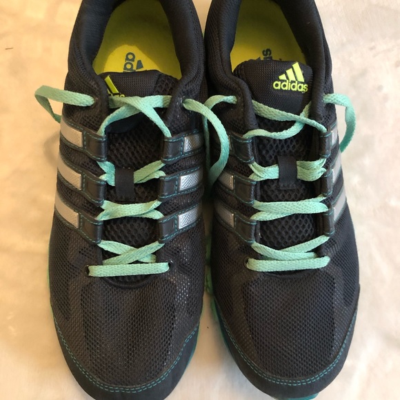 Adidas women’s running training sneakers like new! - Picture 3 of 6